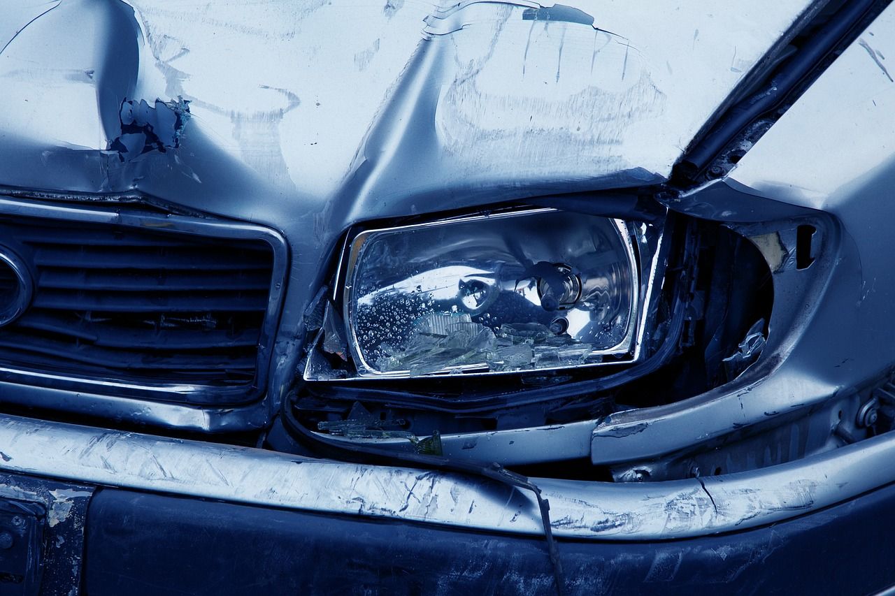 Auto po wypadku – sprzedać czy zezłomować?