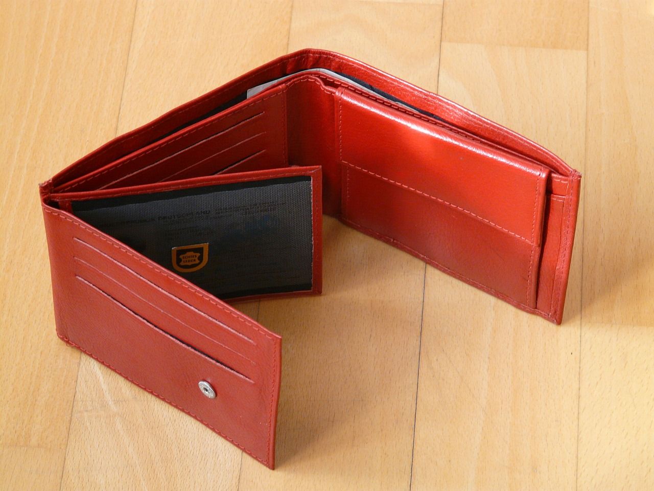 Dlaczego portfele i torby damskie skórzane czerwone są najczęściej wybierane