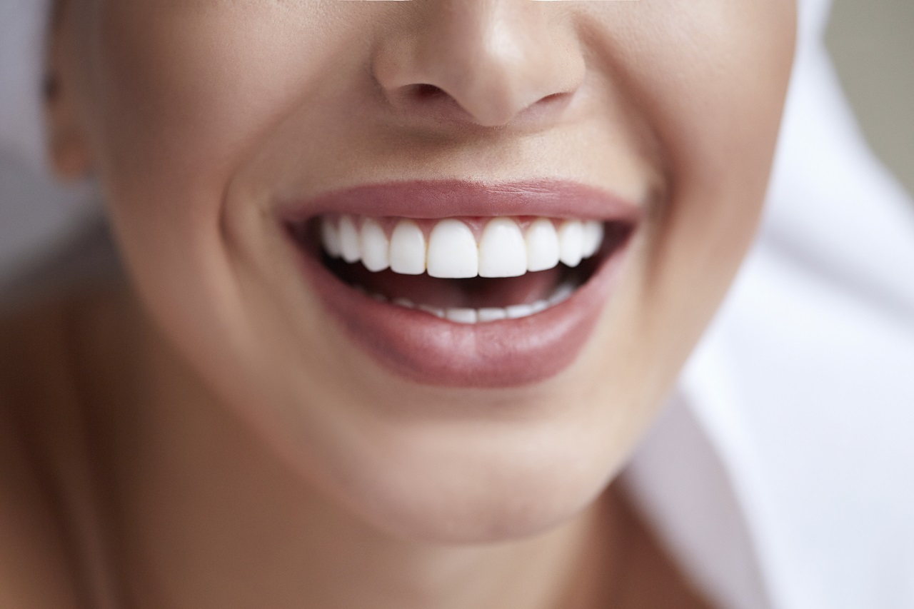 Jakie kroki podjąć w celu zadbania o swój wygląd i estetykę zębów?