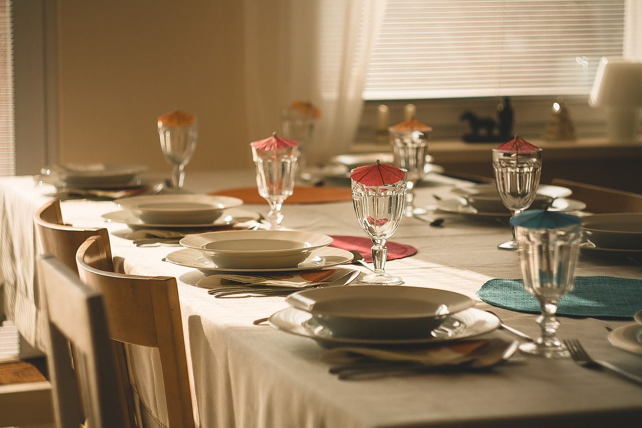 Jak skompletować zastawę stołową dla dużej rodziny?