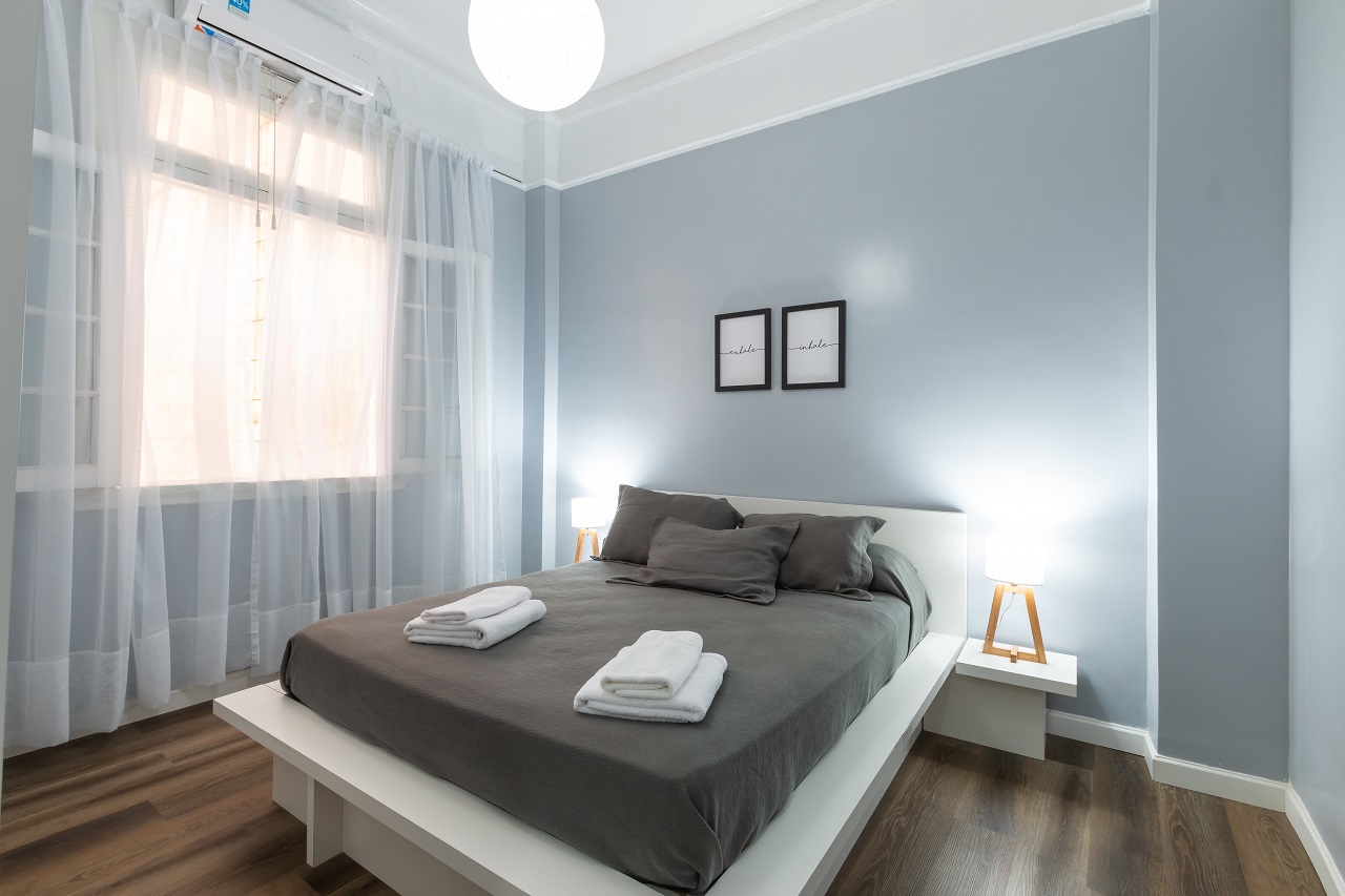 Oświetlenie sypialni – jak wybrać odpowiednią lampę sufitową?