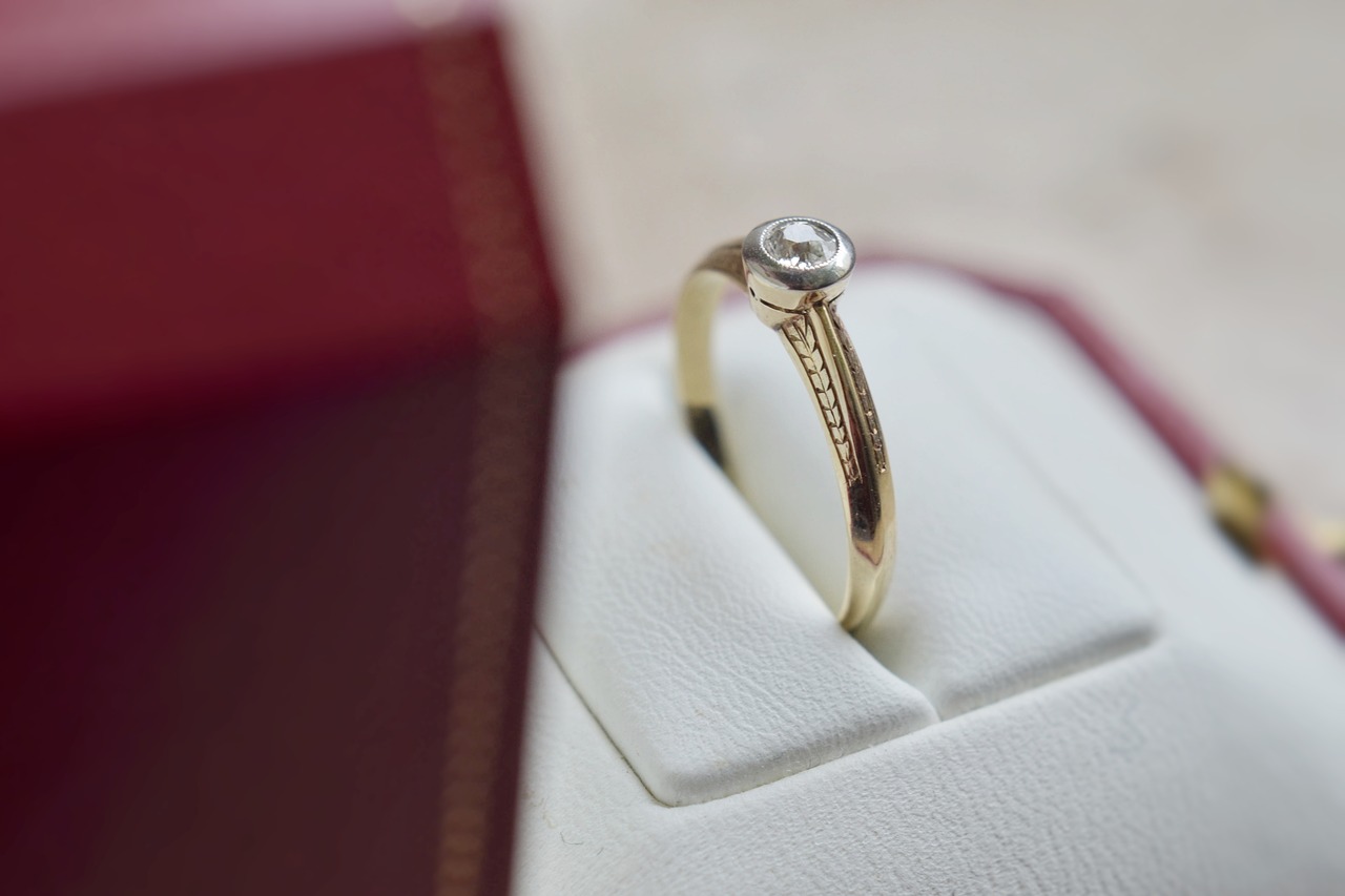 Jaki pierścionek nada się na zaręczynowy?
