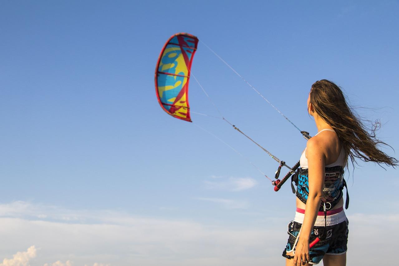 Profesjonalny ubiór dla kitesurfera – w co należy zainwestować?