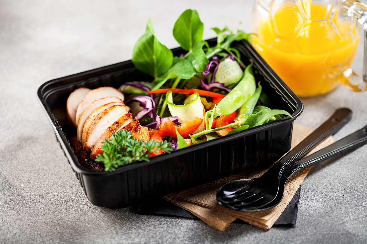 Catering pudełkowy – czy to dobra opcja dla osób na diecie?