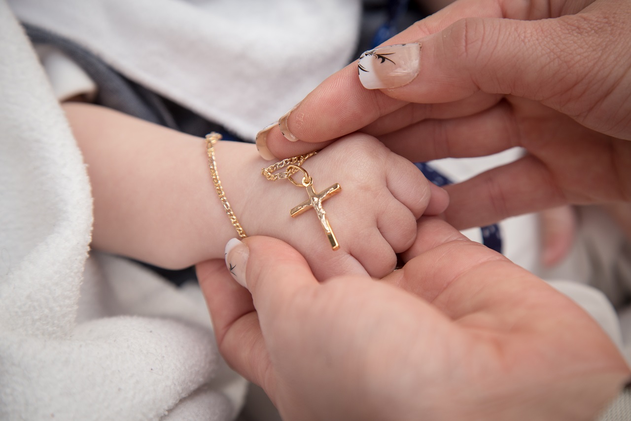 Pamiątki Chrztu Świętego – co kupić niemowlęciu?
