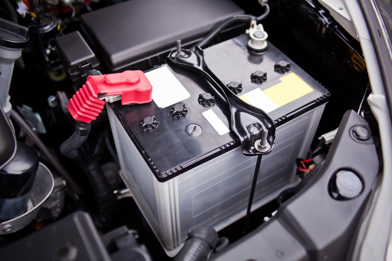 Akumulator samochodowy – jakie funkcje spełnia?