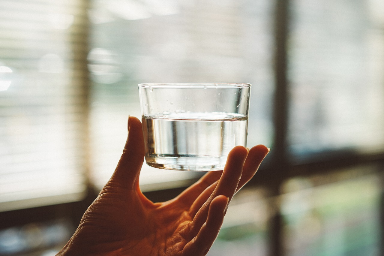 Dystrybutory wody do biura – inwestycja wręcz konieczna